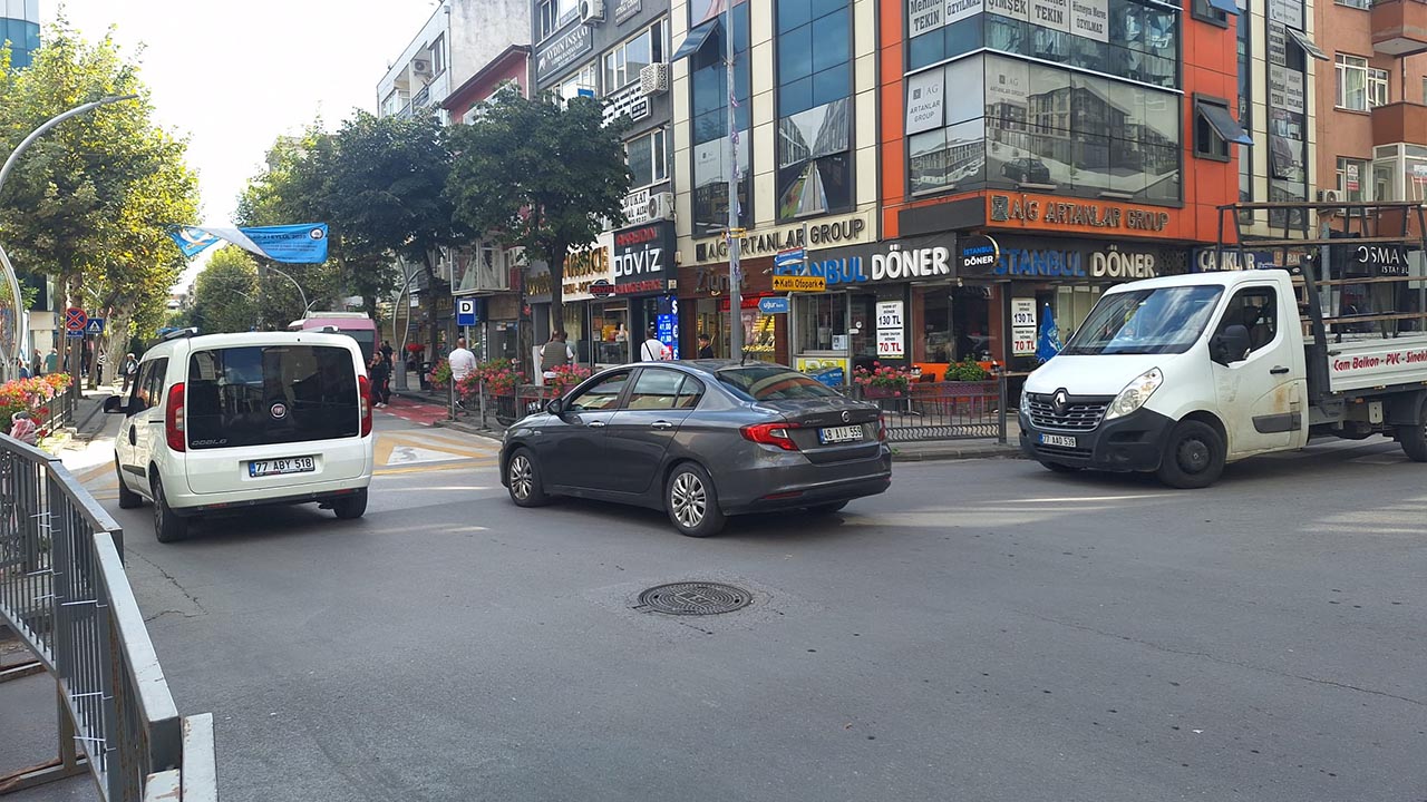 Yalova Belediye Cumhuriyet Cengiz Kocal Arac Trafigi Yasak (9)