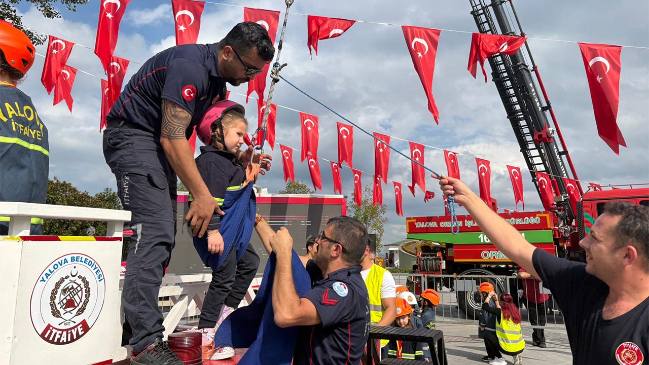 Yalova Belediye Itfaiye Hafta Etkinlik Minikler Teorik Pratik Egitim (4)