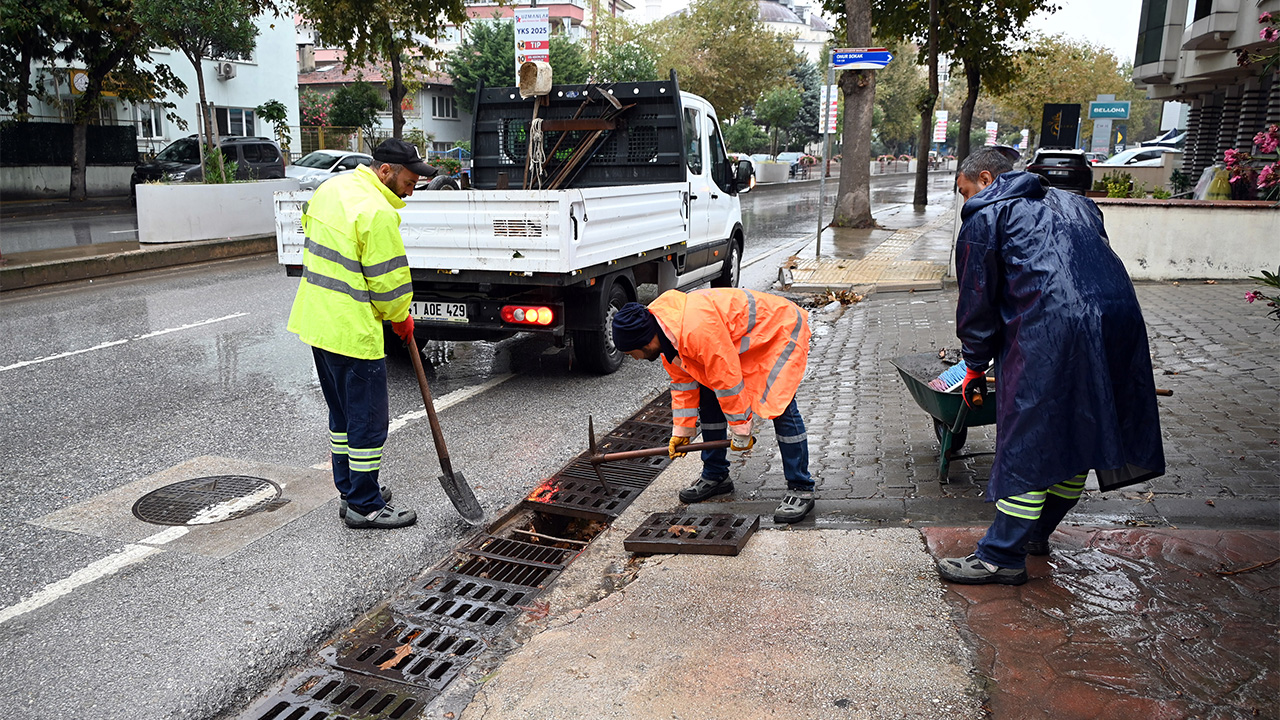 Yalova Belediyesi Su Kanalizasyon Ekipler Yagmur Calisma (3)