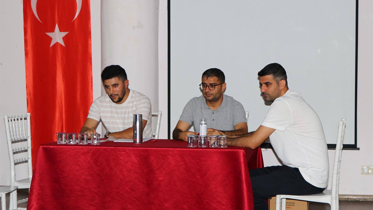 Yalova Ciftlikkoy Belediye Istihdam Masa Ofis Vatandas (1)