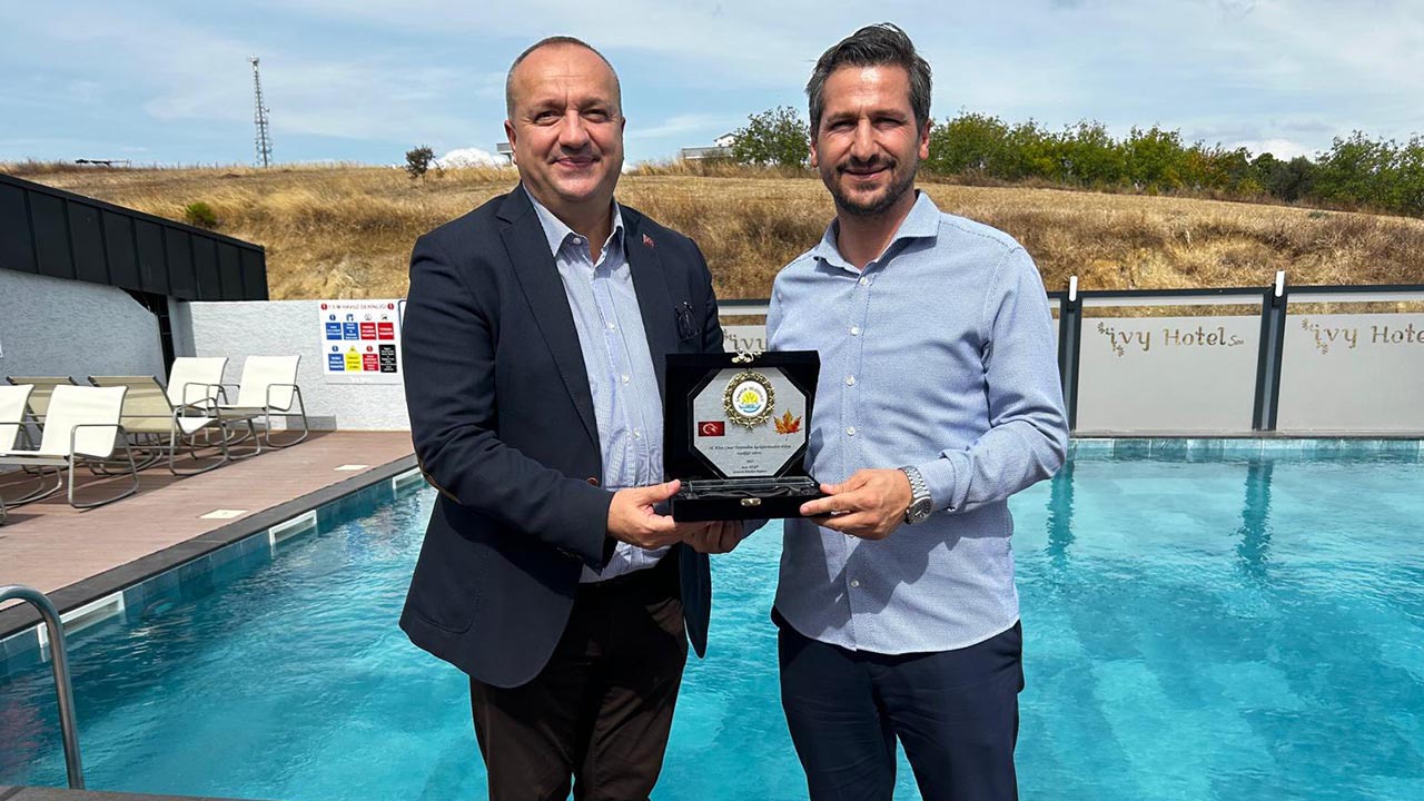 Yalova Cinarcik Belediye Baskan Altin Cinar Festival Destekci Plaket (1)