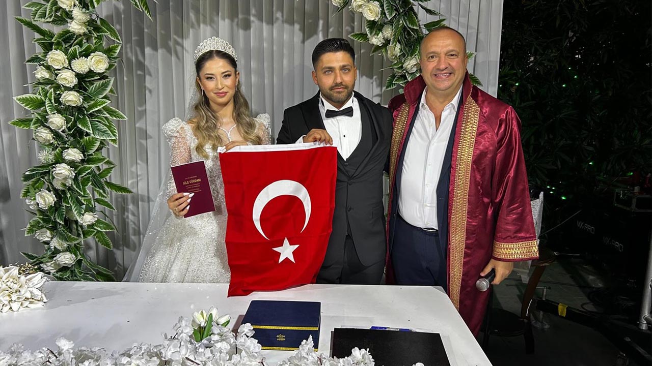 Yalova Cinarcik Belediye Baskan Gencler Cift Nikah (2)