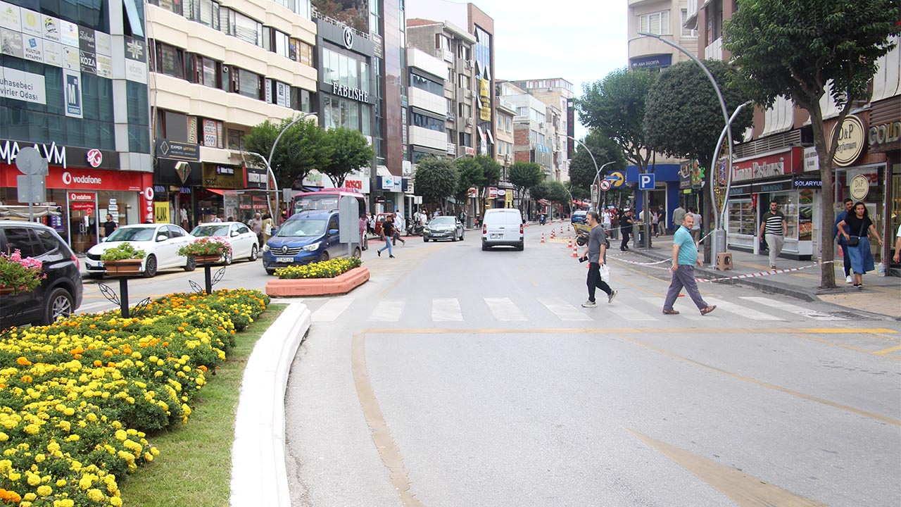 Yalova Cumhuriyet Cengiz Kocal Cadde Trafik Yasak Enaf Tepki (1)