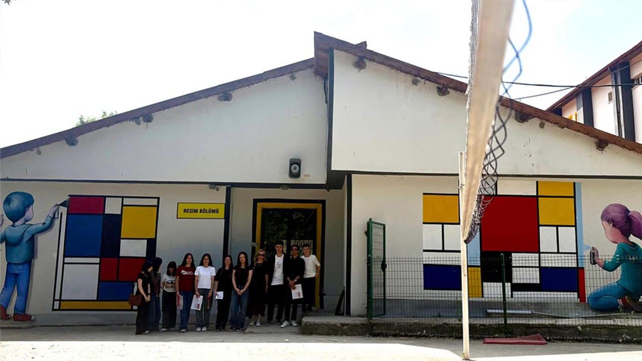 Yalova Guzel Sanatlar Lisesi Duvar Boyama Etkinligi (2)