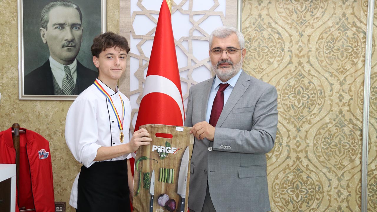 Yalova Il Milli Egitim Mudur Turizm Otelcilik Meslek Lise Ogrenciler Romanya Yarisma Yemek Madalya (3)