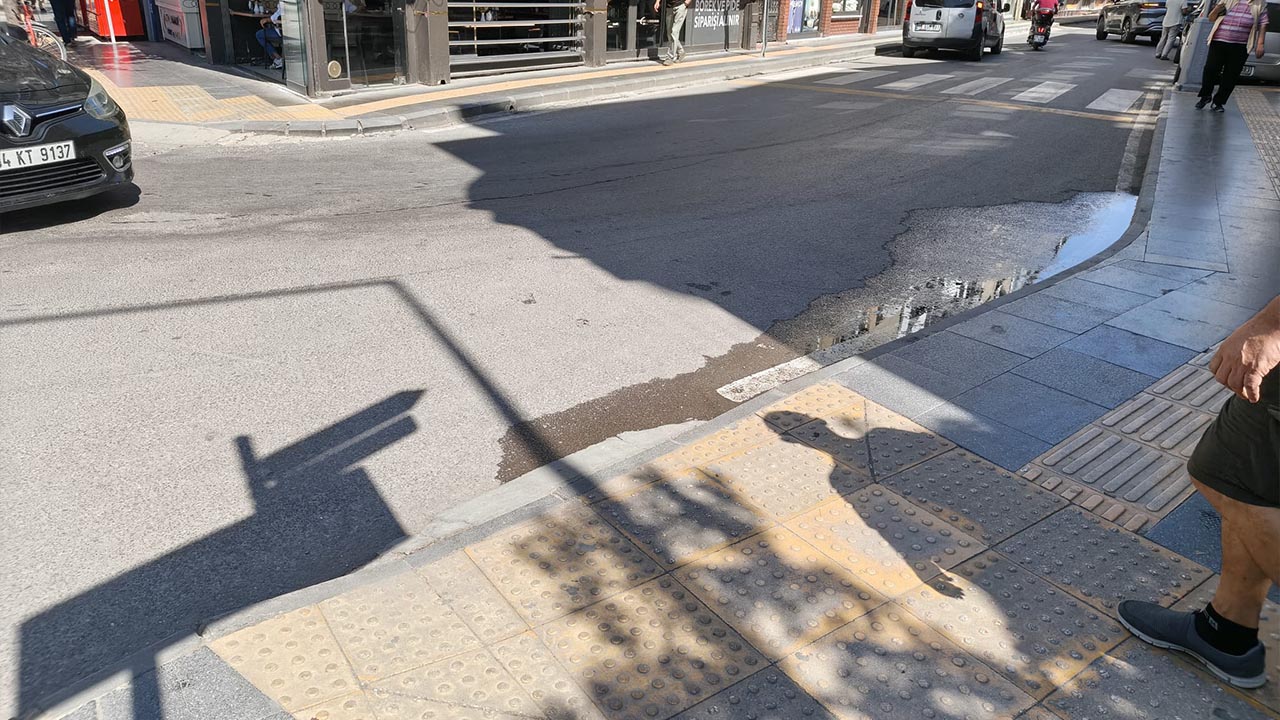 Yalova Ismet Acar Caddesi Cesme Sokak Yaya Gecidi Klavuz Yol Uyusmazlik (2)