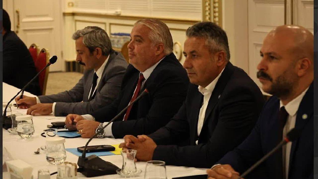 Yalova Iyi Parti Genel Baskan Merkez Il Baskanlar Toplanti (1)
