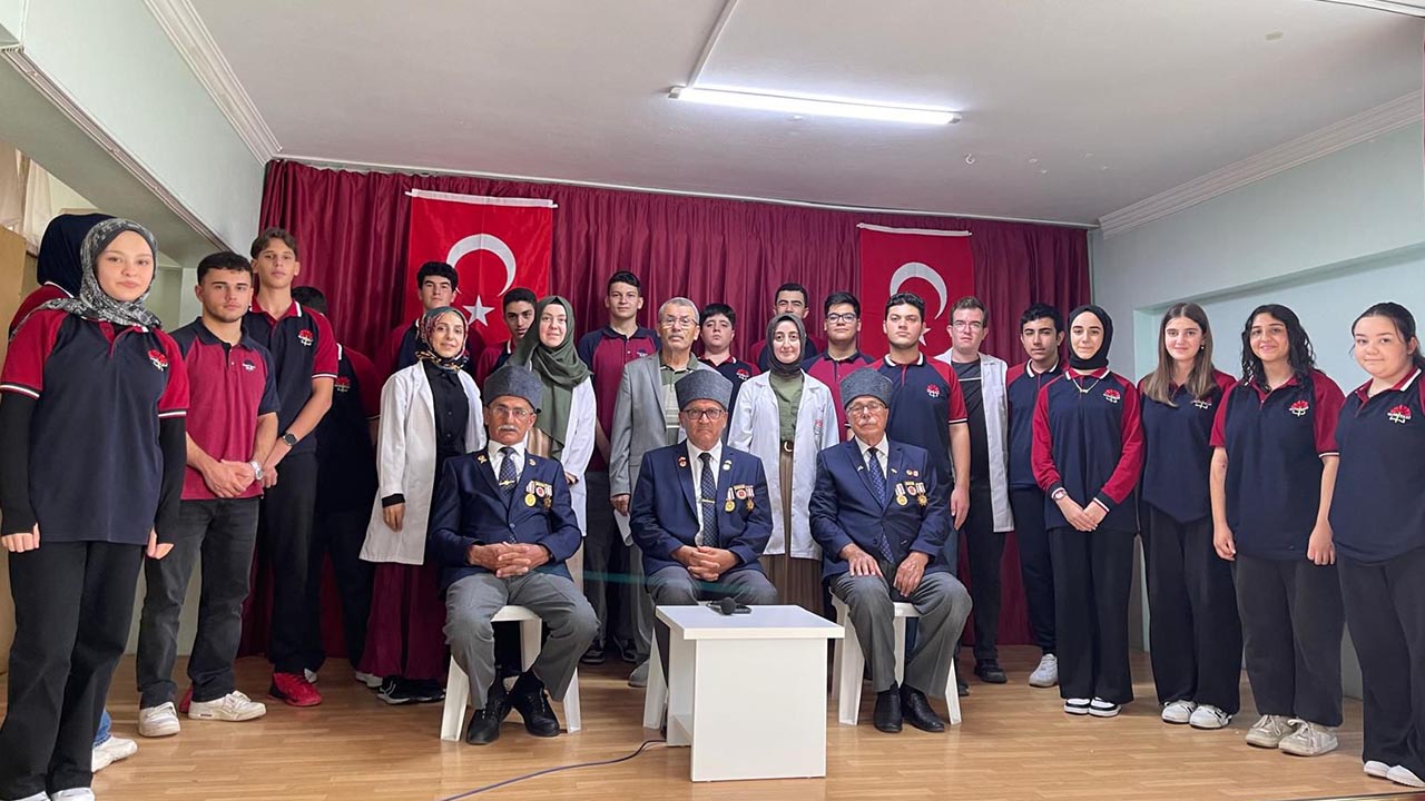 Yalova Koleji Gaziler Haftasi Ogrenciler Sohbet (3)