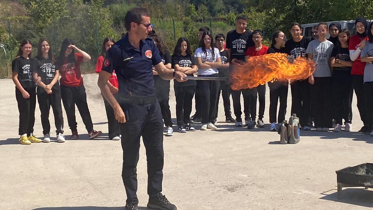 Yalova Mahalle Afet Gonullu Belediye Itfaiye Ekipler Lise Ogrenci Farkindalik Yangin Egitim (3)