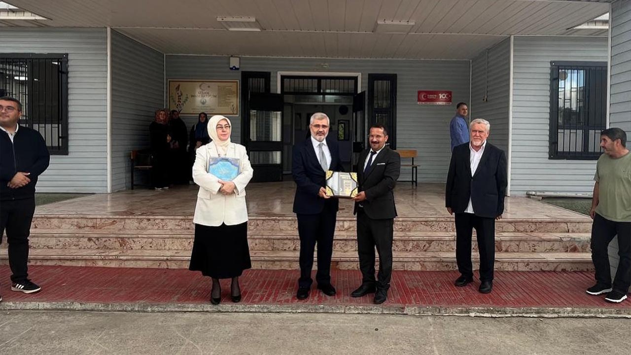 Yalova Mudur Yilmaz Milletvekili Akyol Ogrenci (1)