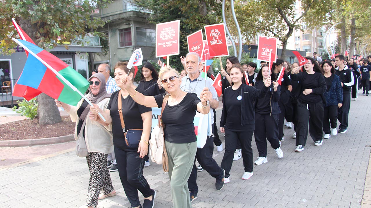Yalova Turk Dil Bayram Senlik Kortej Yuruyus (6)
