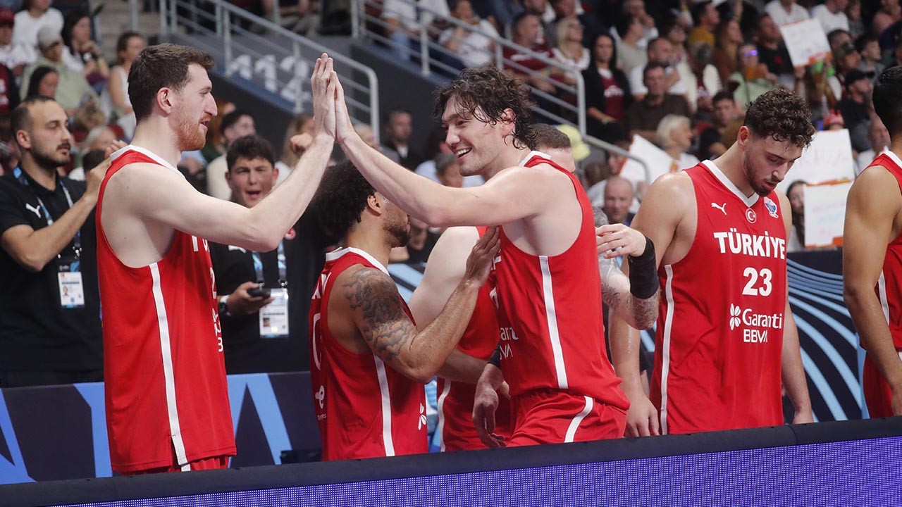 Türkiye Basketbol Miili Takım Maç Son 16 Onaltı Isveç (2)