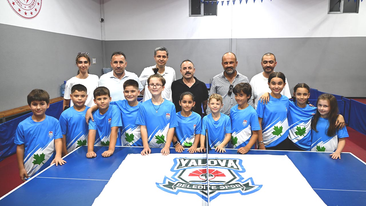 Yalova Beledi̇yespor’un Mi̇ni̇k Masa Teni̇sçi̇leri̇ Düzce Yolunda (3)