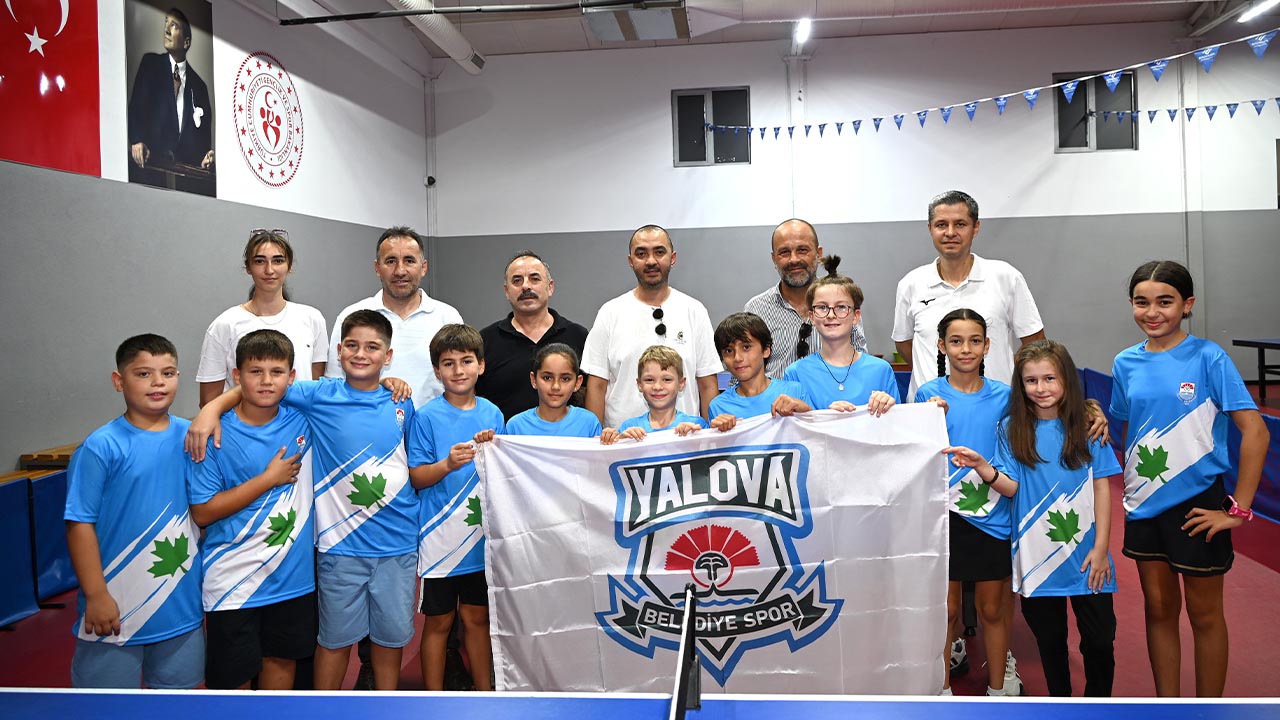 Yalova Beledi̇yespor’un Mi̇ni̇k Masa Teni̇sçi̇leri̇ Düzce Yolunda (4)