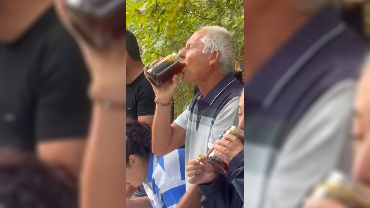 2 Dakikada 1 Kilogram Bal Yedi, Izleyenler Hayret Etti (1)
