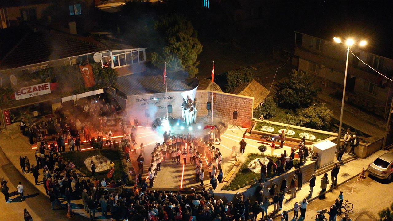 300 Metrelik Türk Bayrağıyla Fener Alayı! (2)