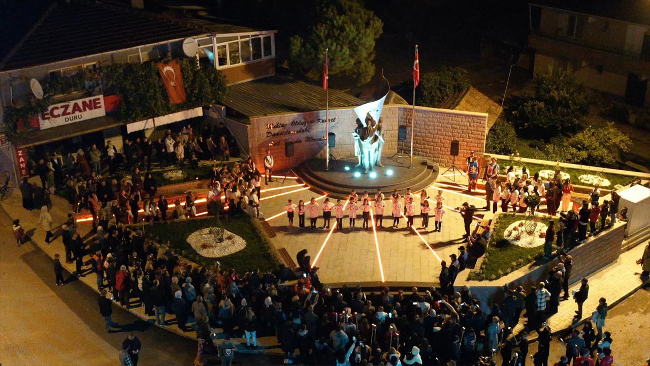 300 Metrelik Türk Bayrağıyla Fener Alayı! (6)