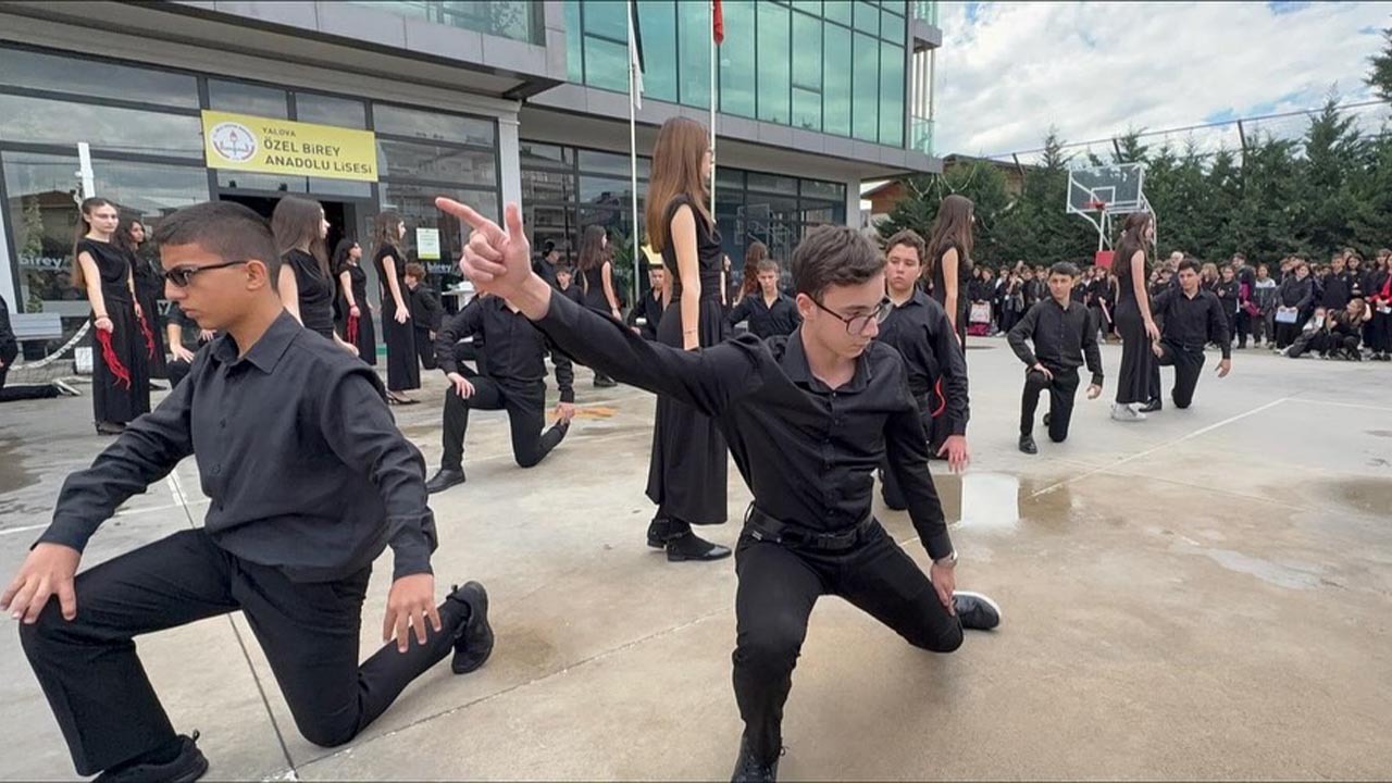 Bireyli Öğrencilerden Cumhuriyet’e Yakışan Kutlama (2)