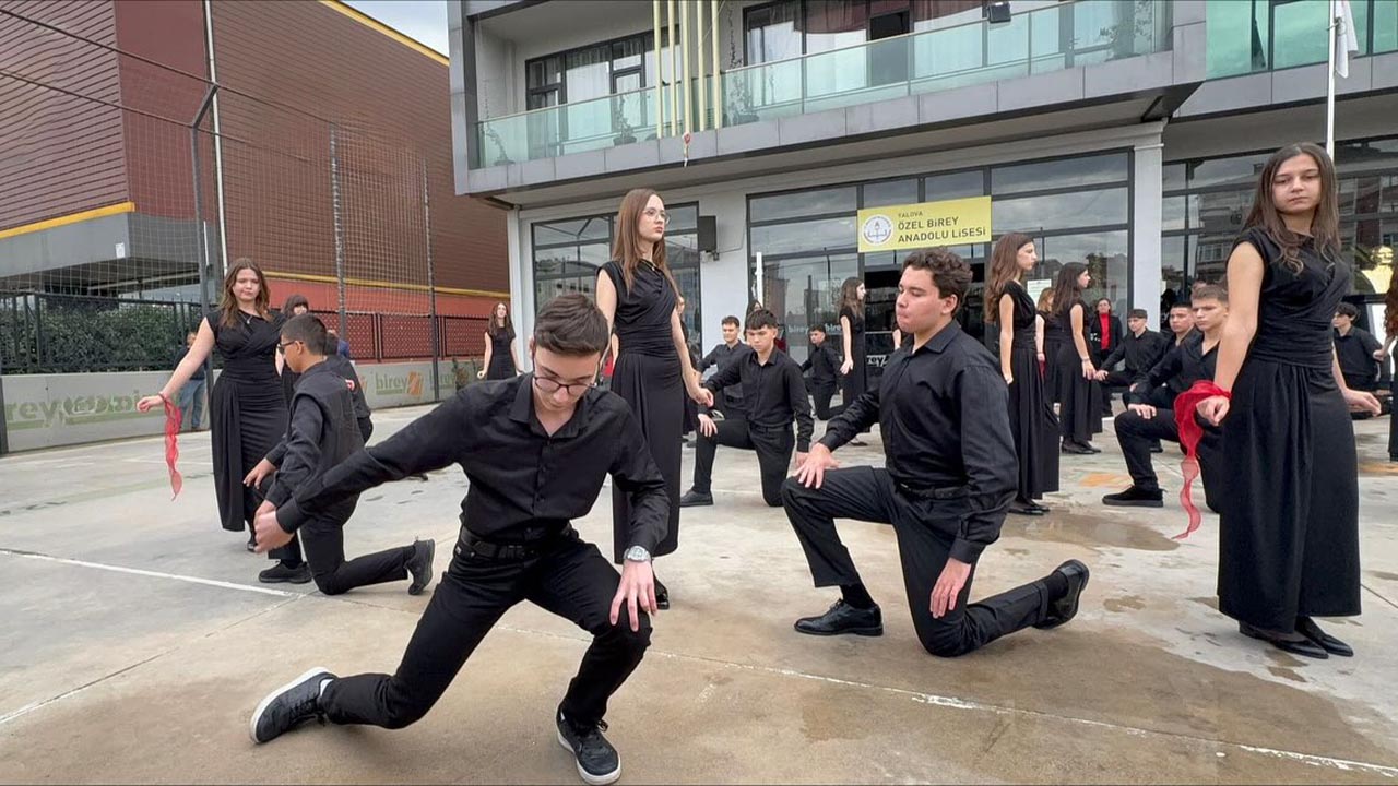 Bireyli Öğrencilerden Cumhuriyet’e Yakışan Kutlama (3)