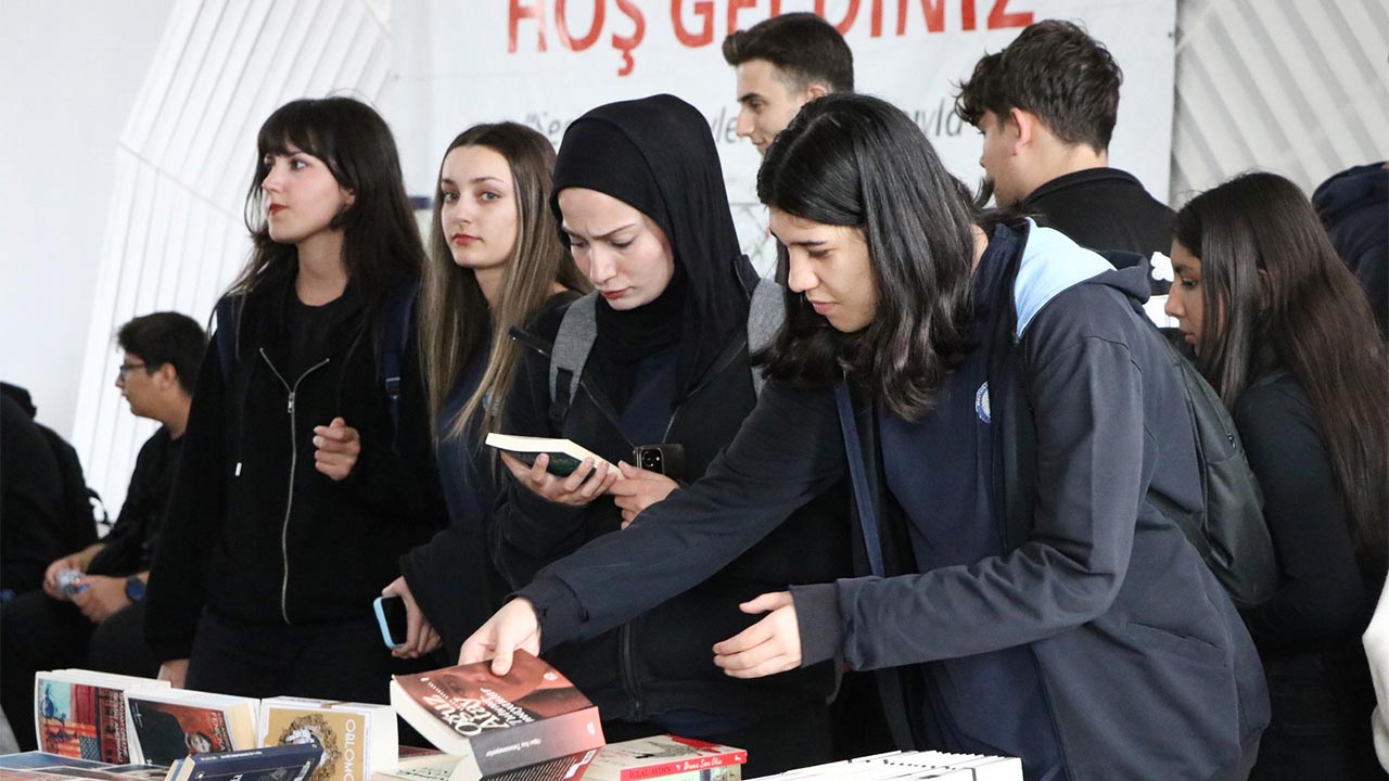 Çiftlikköy Kitap Günleri’ne Öğrencilerden Yoğun İlgi (1)