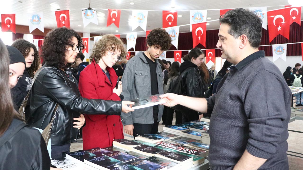 Çiftlikköy Kitap Günleri’ne Öğrencilerden Yoğun İlgi (2)