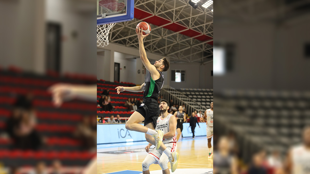 Dev Adamlar Cedi Osman’ı Rahat Geçti (3)