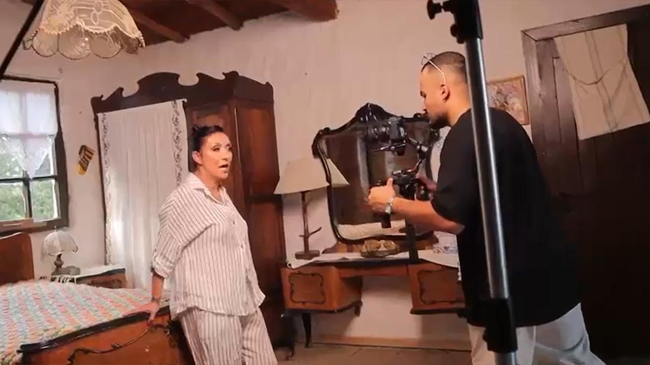 Güllü'nün Son Klibinin Kamera Arkası Görüntüleri Ortaya Çıktı (3)