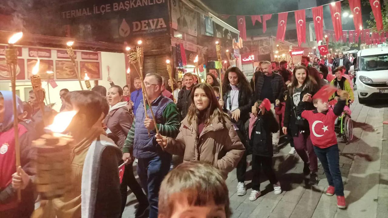 Termal’de Cumhuriyet Meşalesi Yanıyor (3)