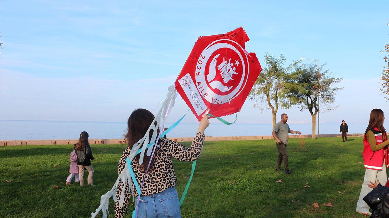 Uçurtmalar Gökyüzünü Süsledi (2)