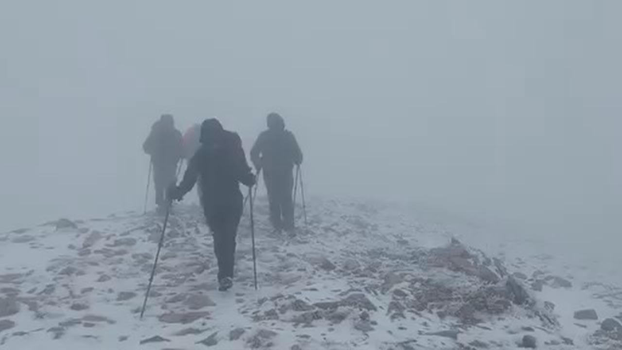 Uludağ'da Yılın Ilk Karını Zirvede Kutladılar (2)