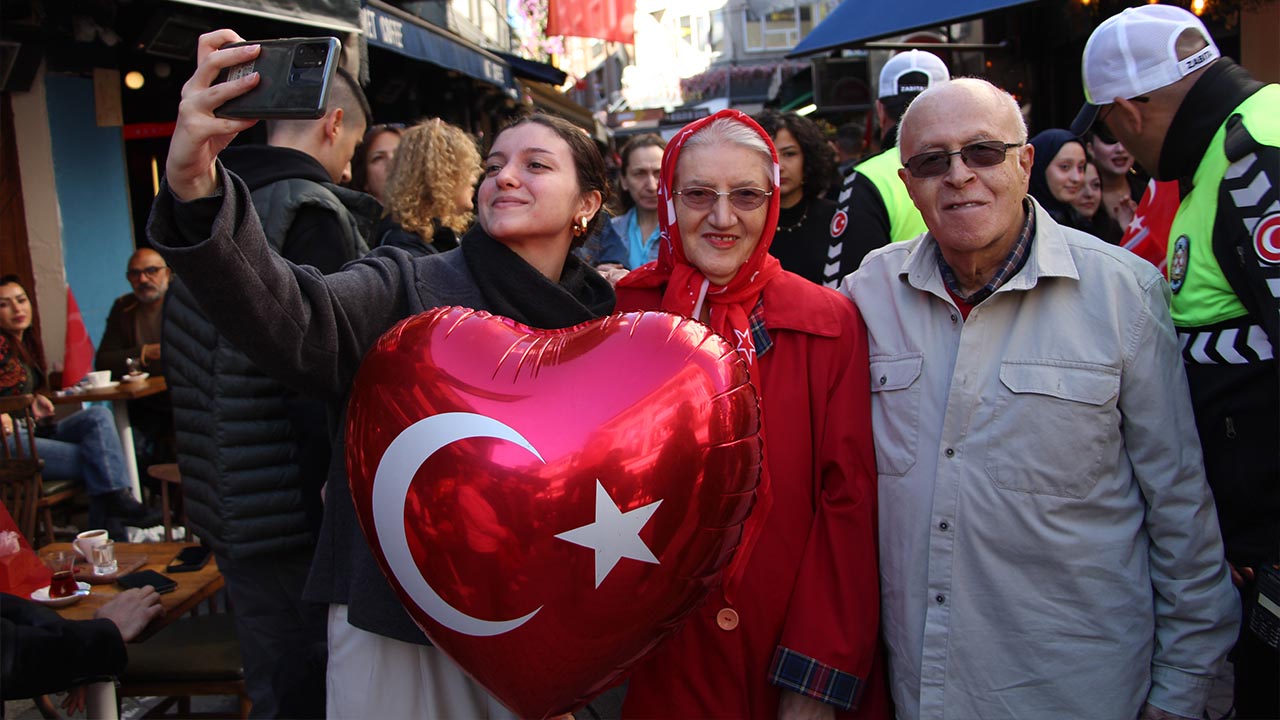 Yalova Belediye Cumhuriyet Bayram Tango Zeybek Gosteri (1)