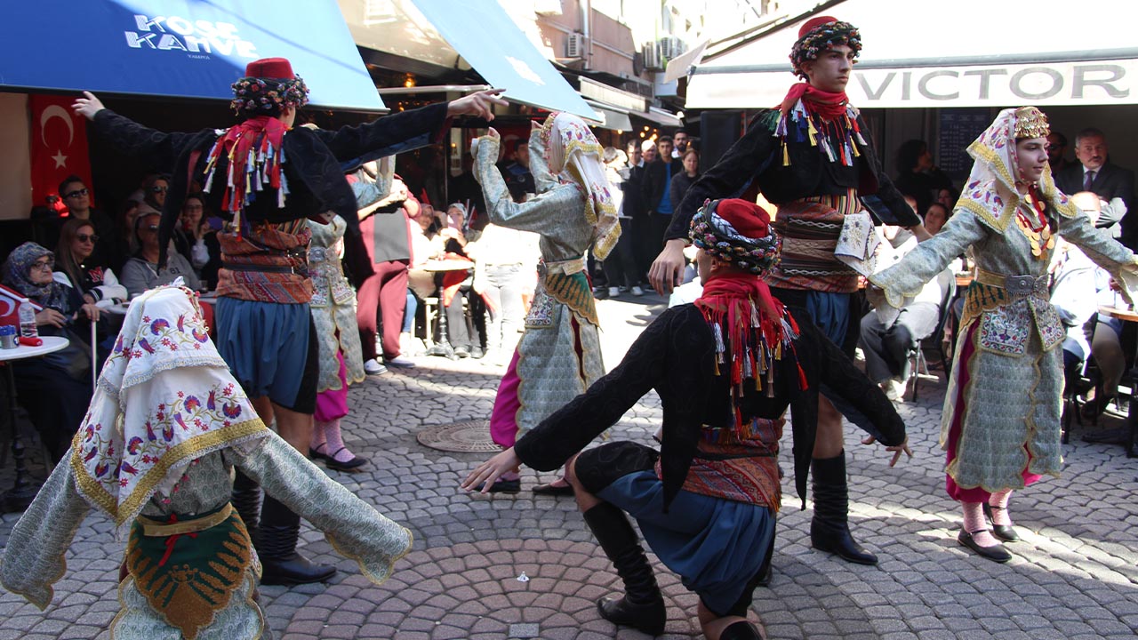 Yalova Belediye Cumhuriyet Bayram Tango Zeybek Gosteri (10)