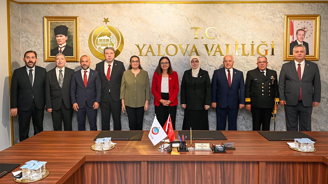 Yalova Belediye Valilik Cumhuriyet Bayram Kutlamalar Ceren Ozdemir (1)