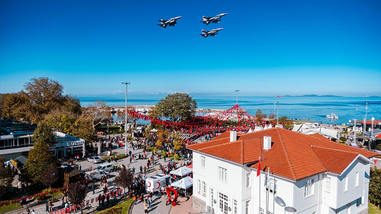 Yalova Belediye Valilik Cumhuriyet Bayram Kutlamalar Ceren Ozdemir (13)