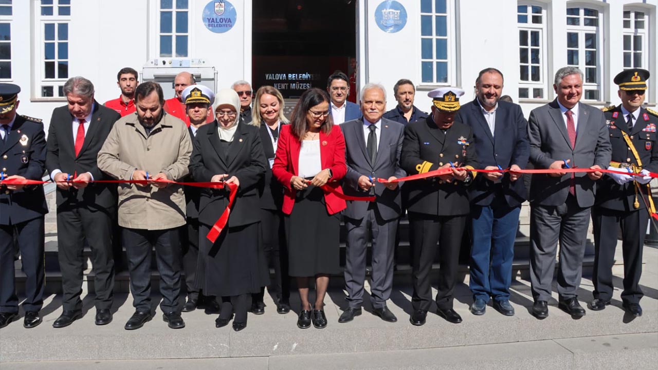 Yalova Belediye Valilik Cumhuriyet Bayram Kutlamalar Ceren Ozdemir (3)