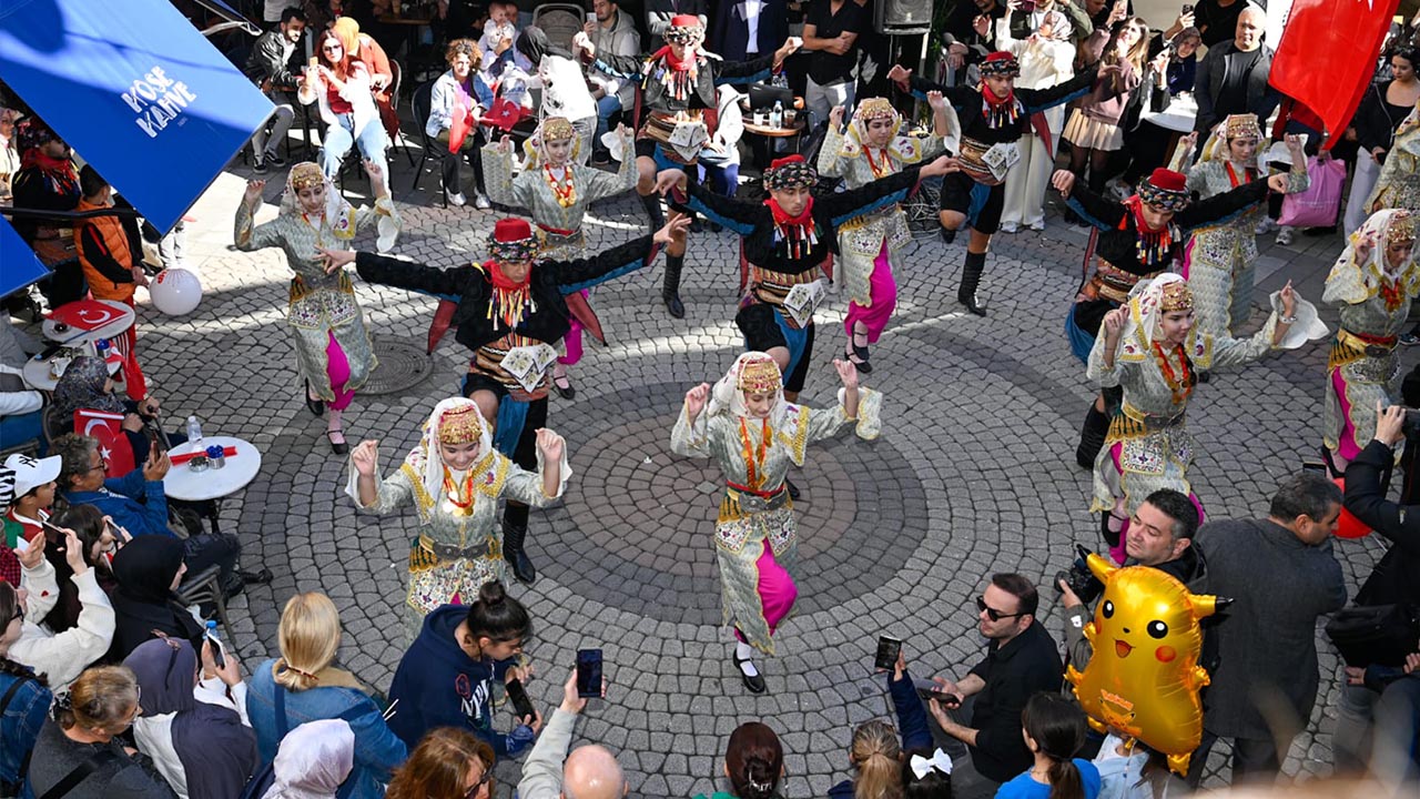 Yalova Belediye Valilik Cumhuriyet Bayram Kutlamalar Ceren Ozdemir (6)
