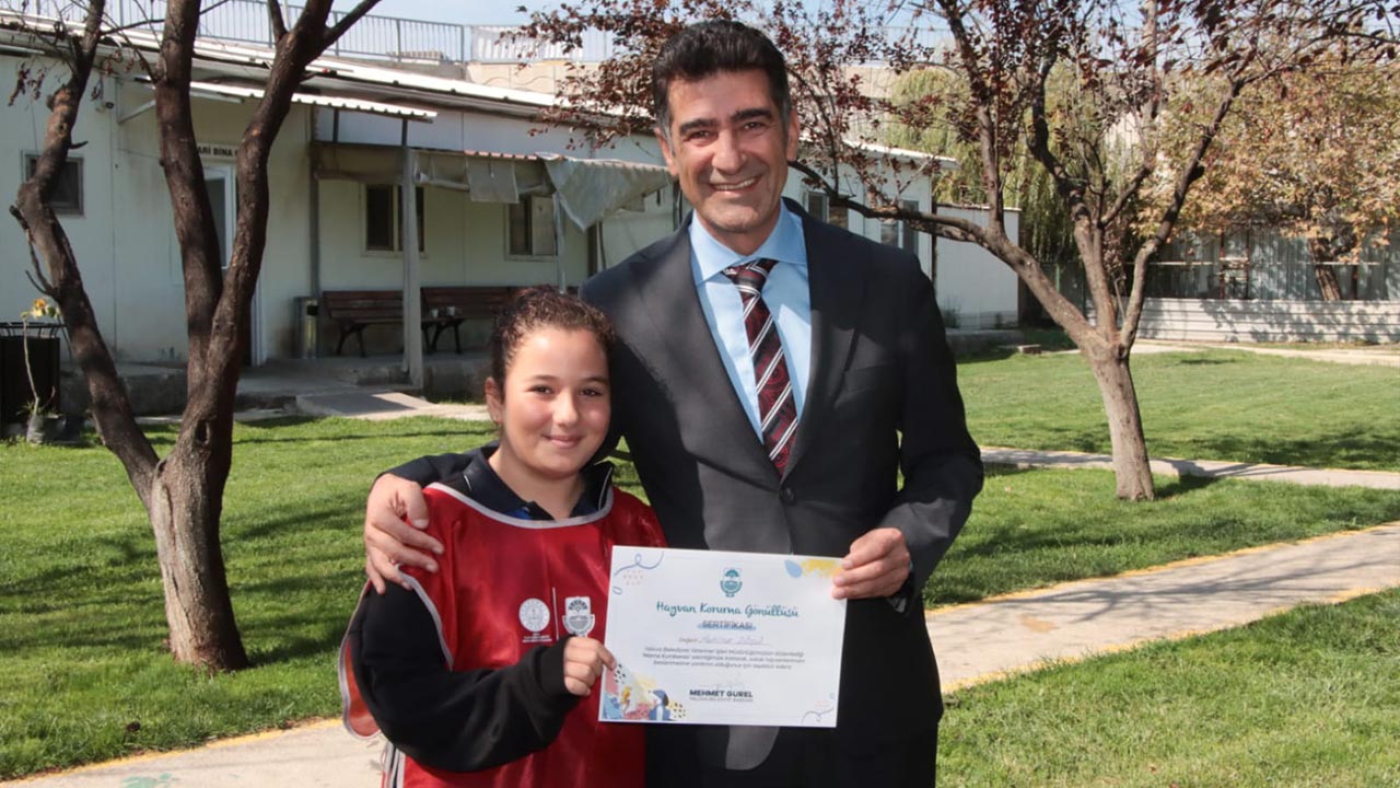 Yalova Belediye Veteriner Isleri Sokak Hayvan Kampanya Sertifika Mehemt Akif Ogrenciler (1)