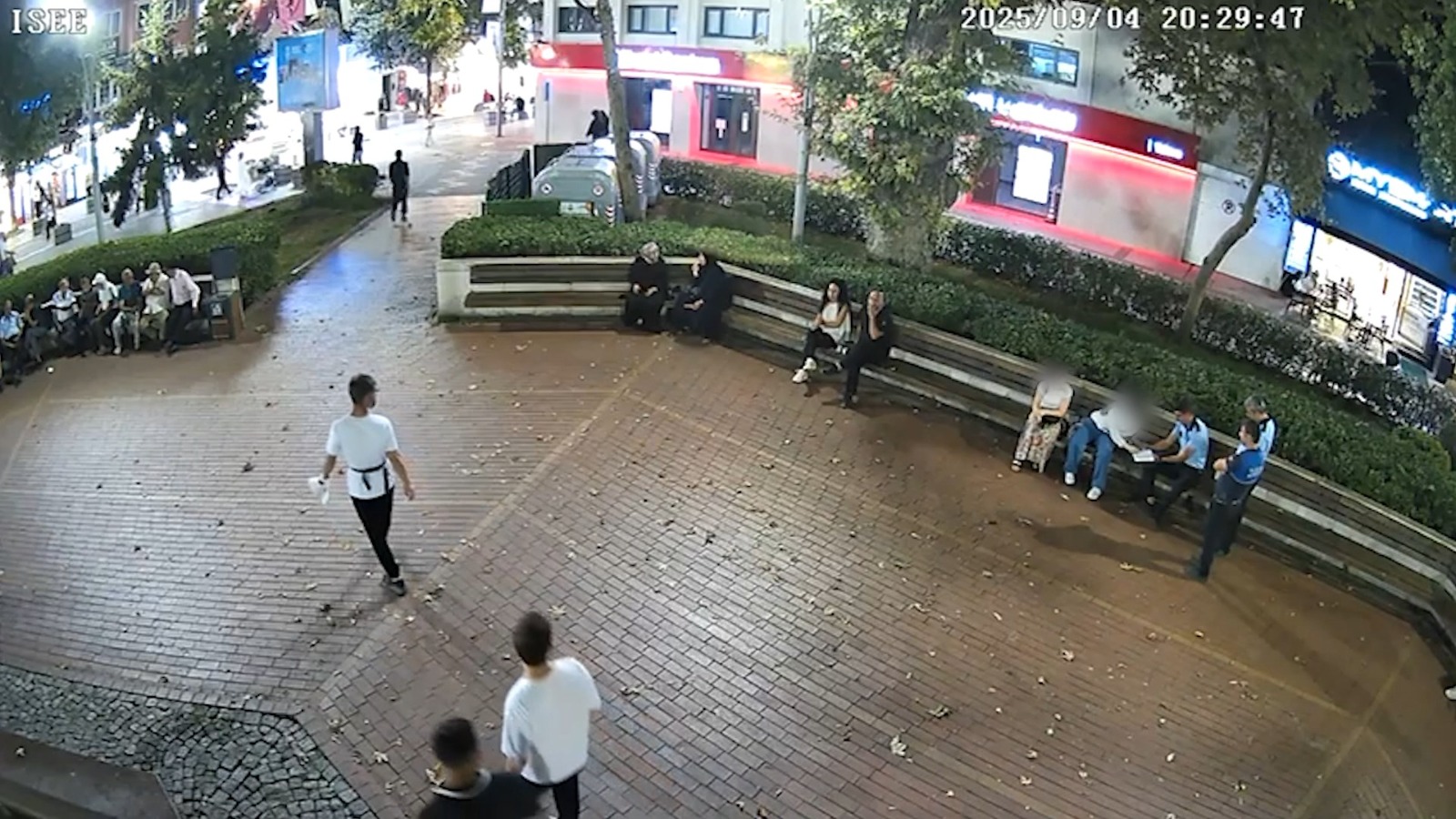 Yalova Belediyesi Cevre Zabita Ekipler Izmarit Vatandas Para Cezasi (5)