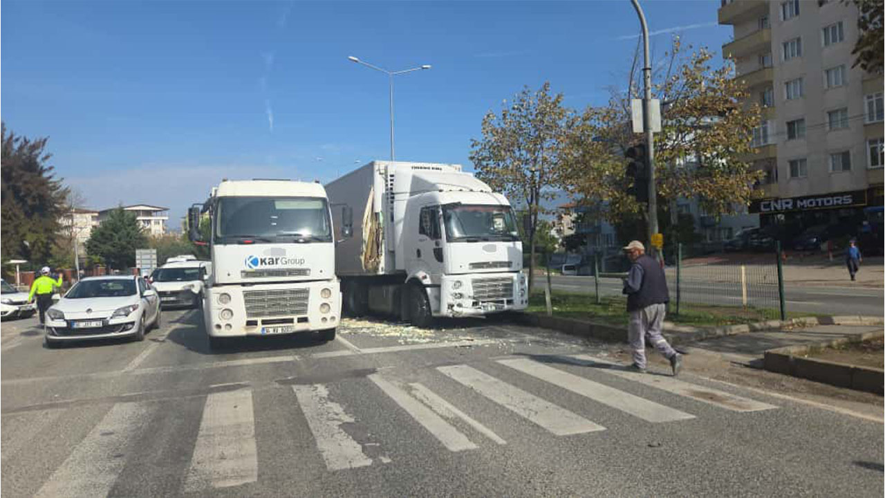 Yalova Bursa Orhangazi Tir Otomobil Kaza Facia Yarali (2)