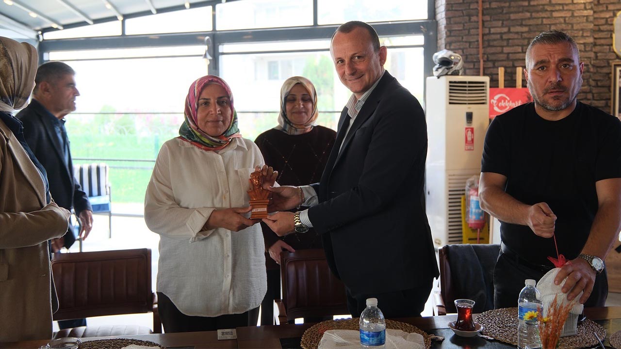 Yalova Ciftlikkoy Belediye Baskan Kaymakamlik Muhtarlar Gun Kutlama (1)