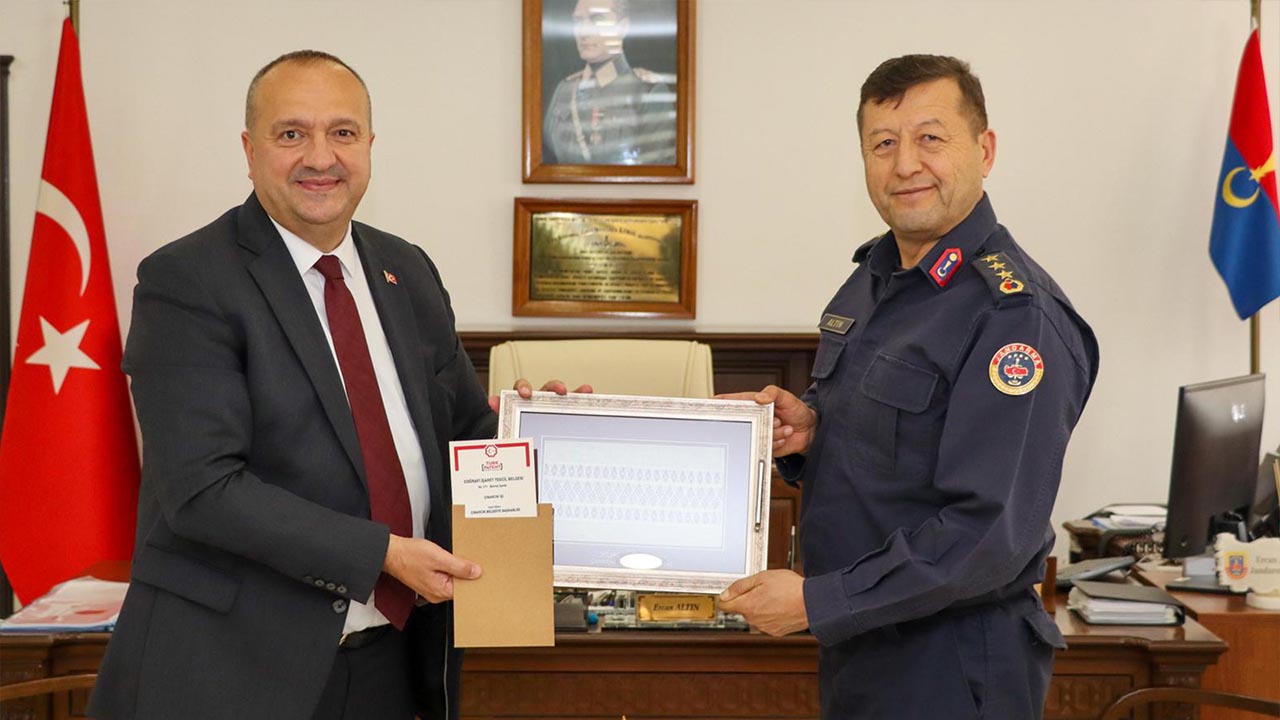 Yalova Cinarcik Belediye Baskan Jandarma Komutan Gorusme (3)