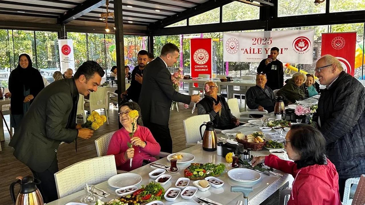 Yalova Cinarcik Kaymakam Aile Sosyal Hizmet Il Mudur Huzurevi Bulusma (2)