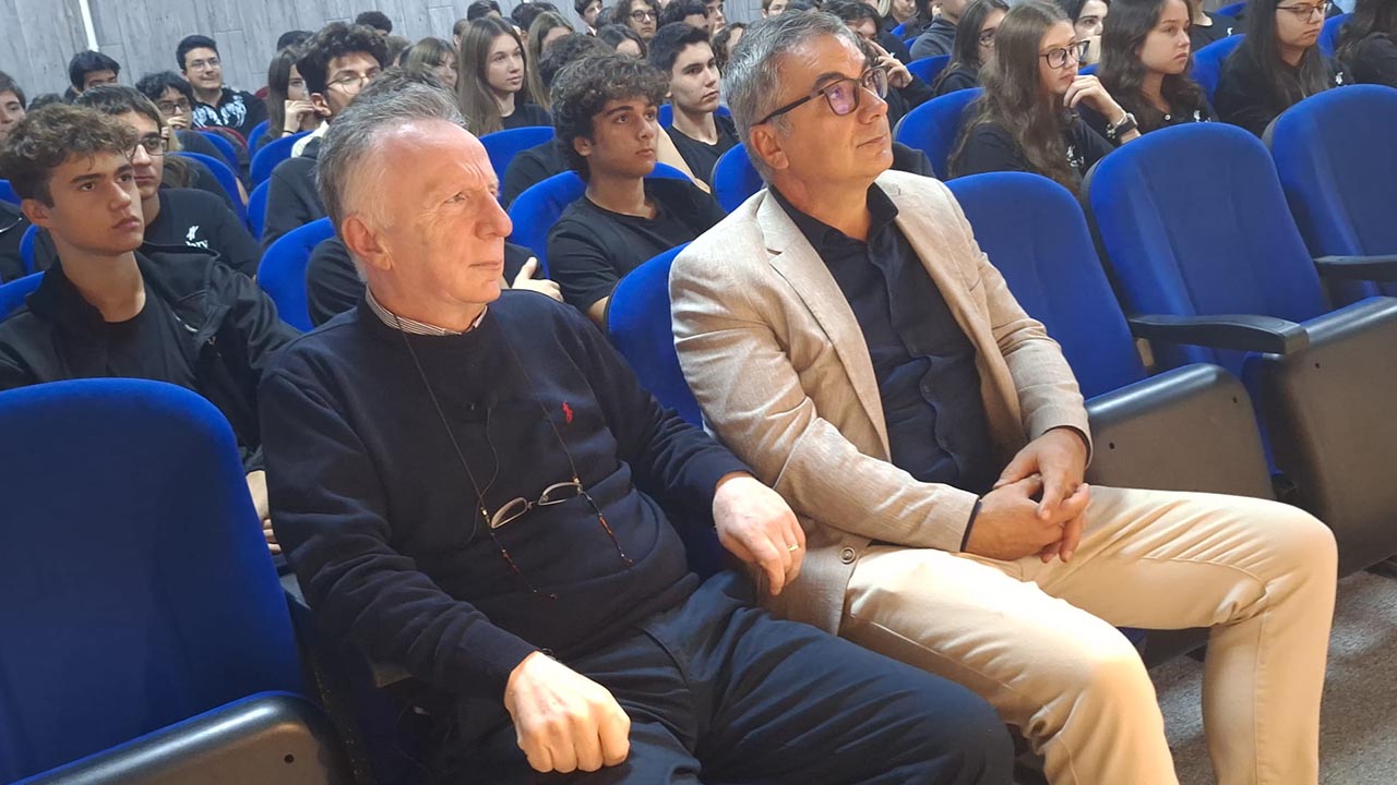 Yalova Eski Vali Ogretim Uyesi Birey Okullari Z Kusagi Program Konusma (8)