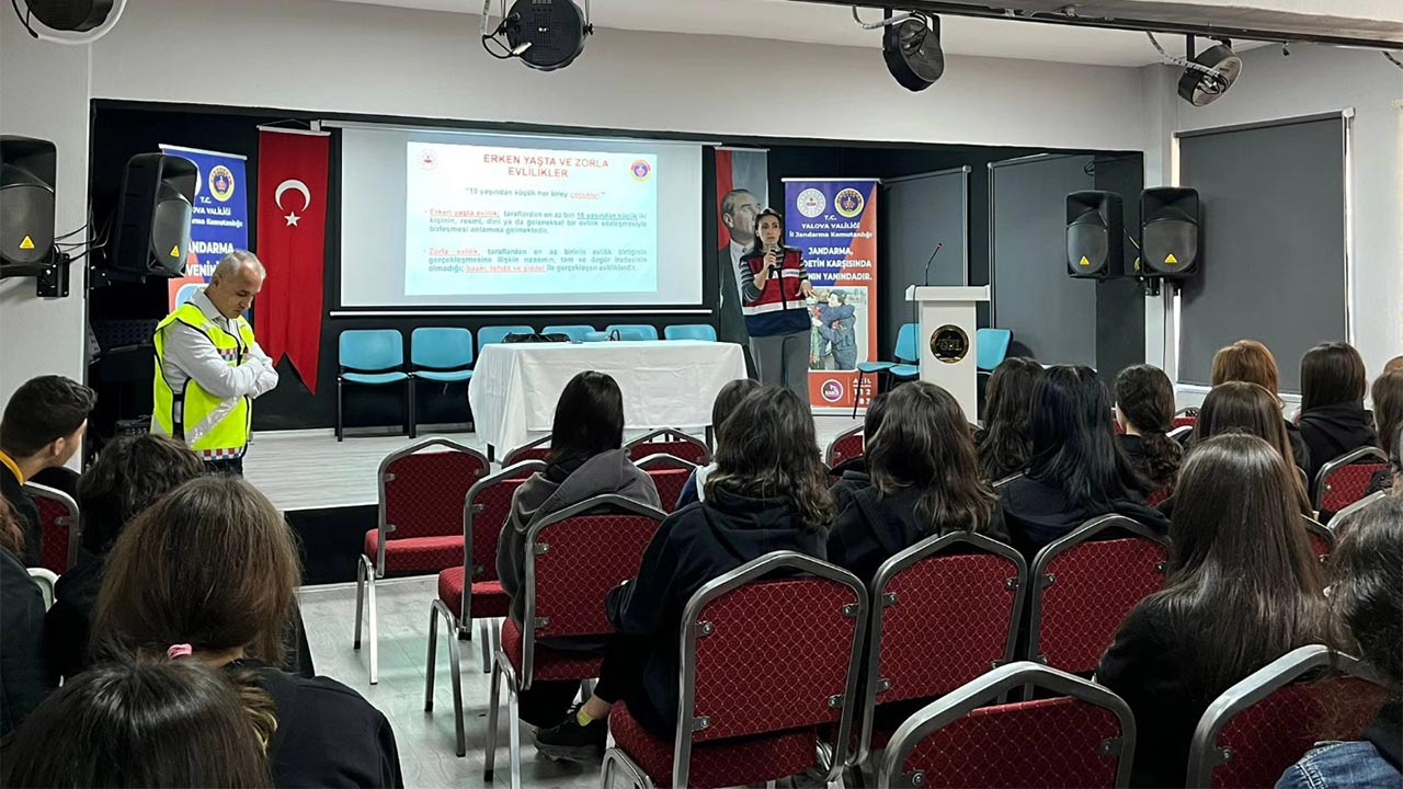Yalova Guzel Sanatlar Lisesi Bagimlilik Mucadele Seminer (1)
