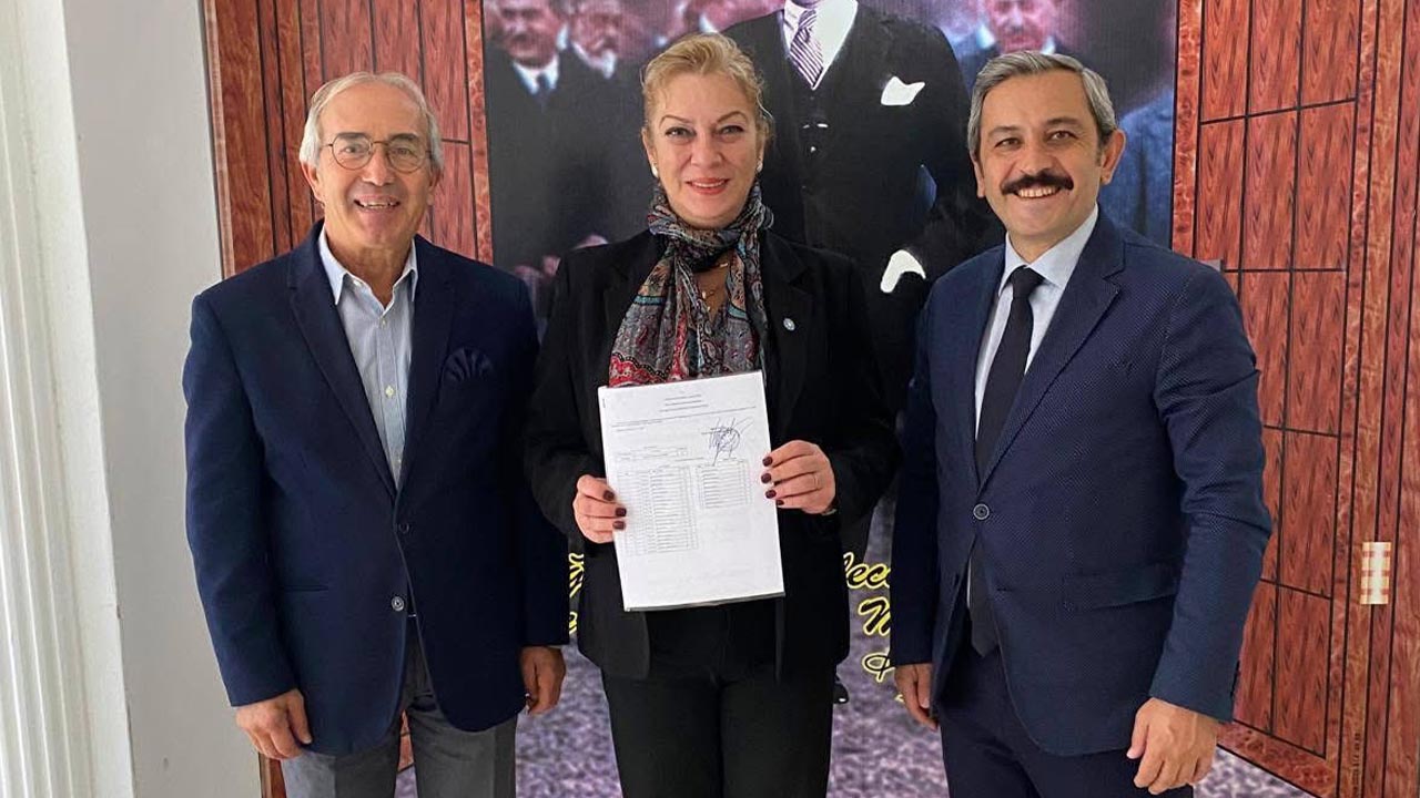 Yalova Iyi Parti Merkez Ilce Baskan Mazbata Toren (1)