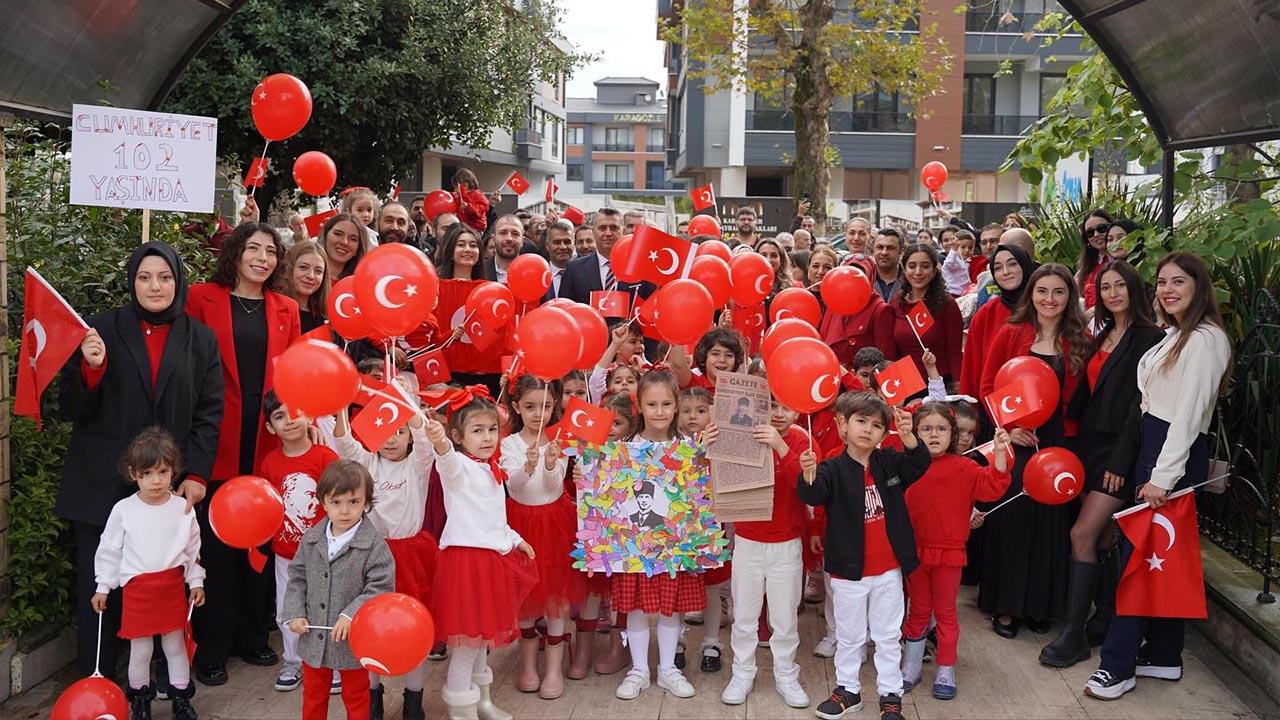 Yalova Kadikoy Belediye Baskan Natura Cocuk Anaokul Cumhuriyet Bayram Yuruyus (2)