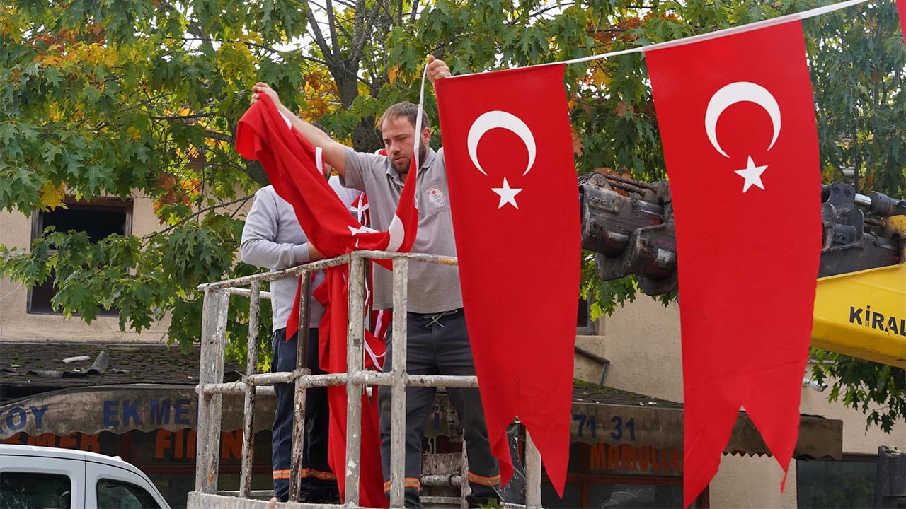 Yalova Kadikoy Belediye Cumhuriyet Bayram Hazirlik Turk Bayragi (1)