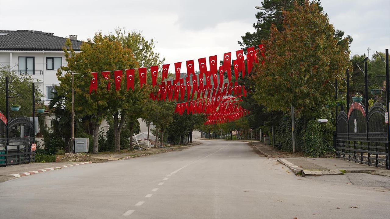 Yalova Kadikoy Belediye Cumhuriyet Bayram Hazirlik Turk Bayragi (2)