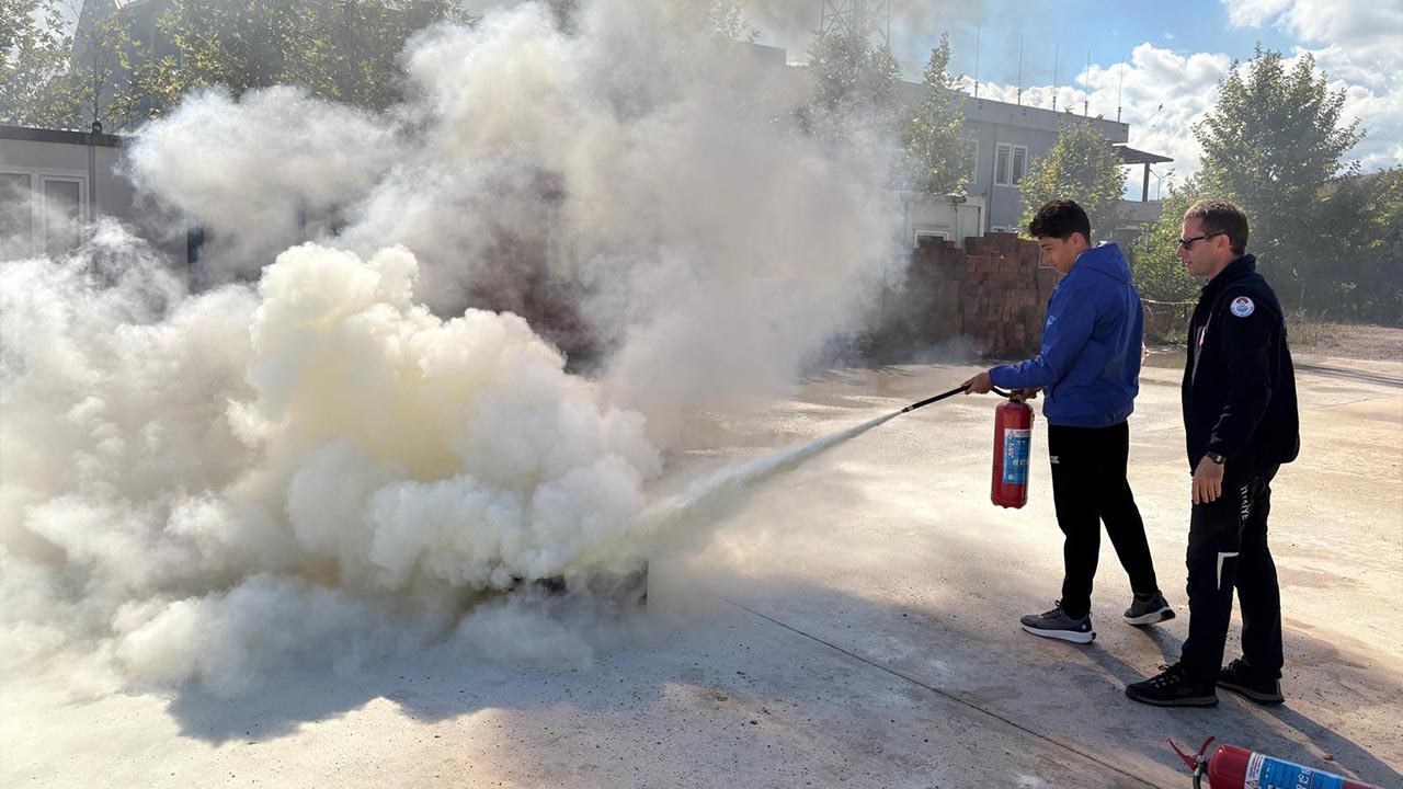 Yalova Mahalle Afet Gonulluler Ted Kolej Ogrenciler Egitim (2)