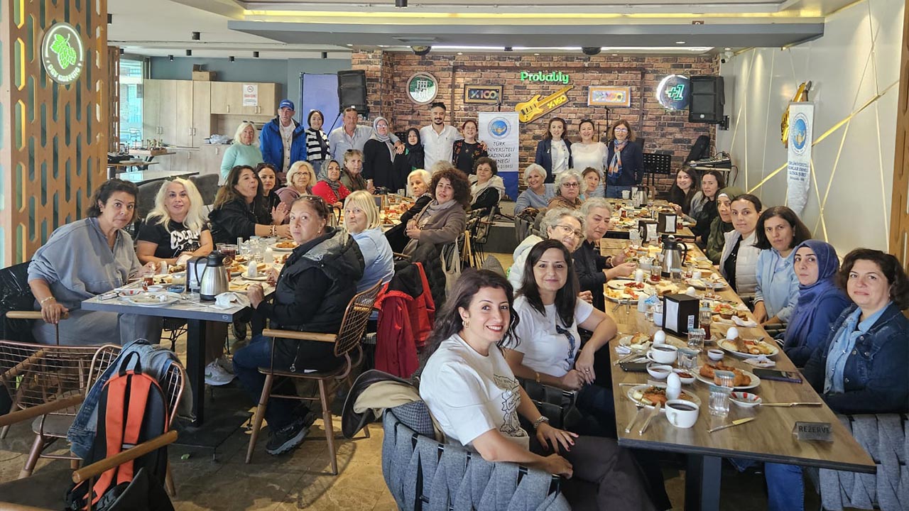 Yalova Turk Universiteli Kadinlar Dernek Sube Iznik Gezi (2)